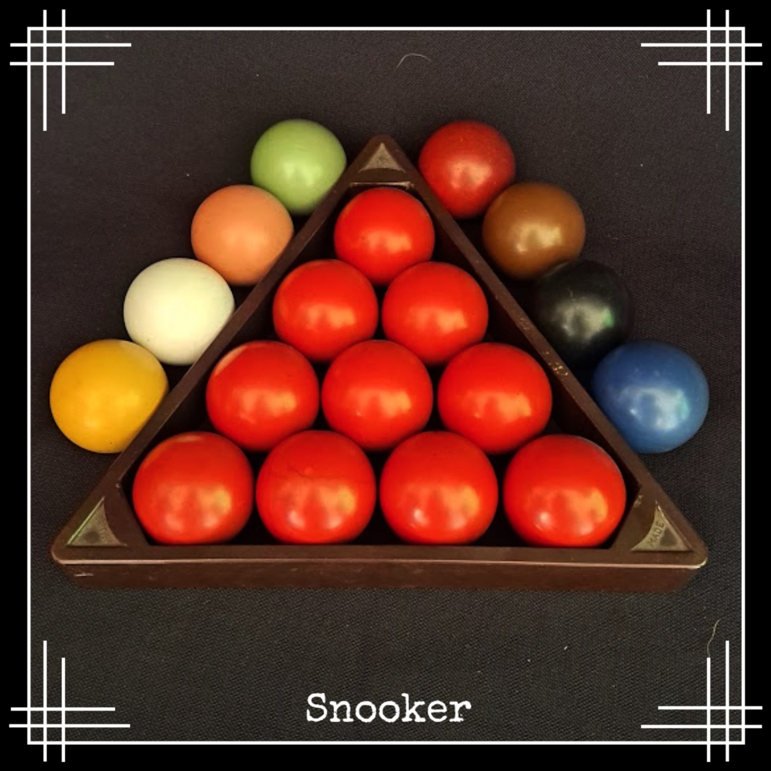 Banda 1 1/2" snooker billiards balls and triangle